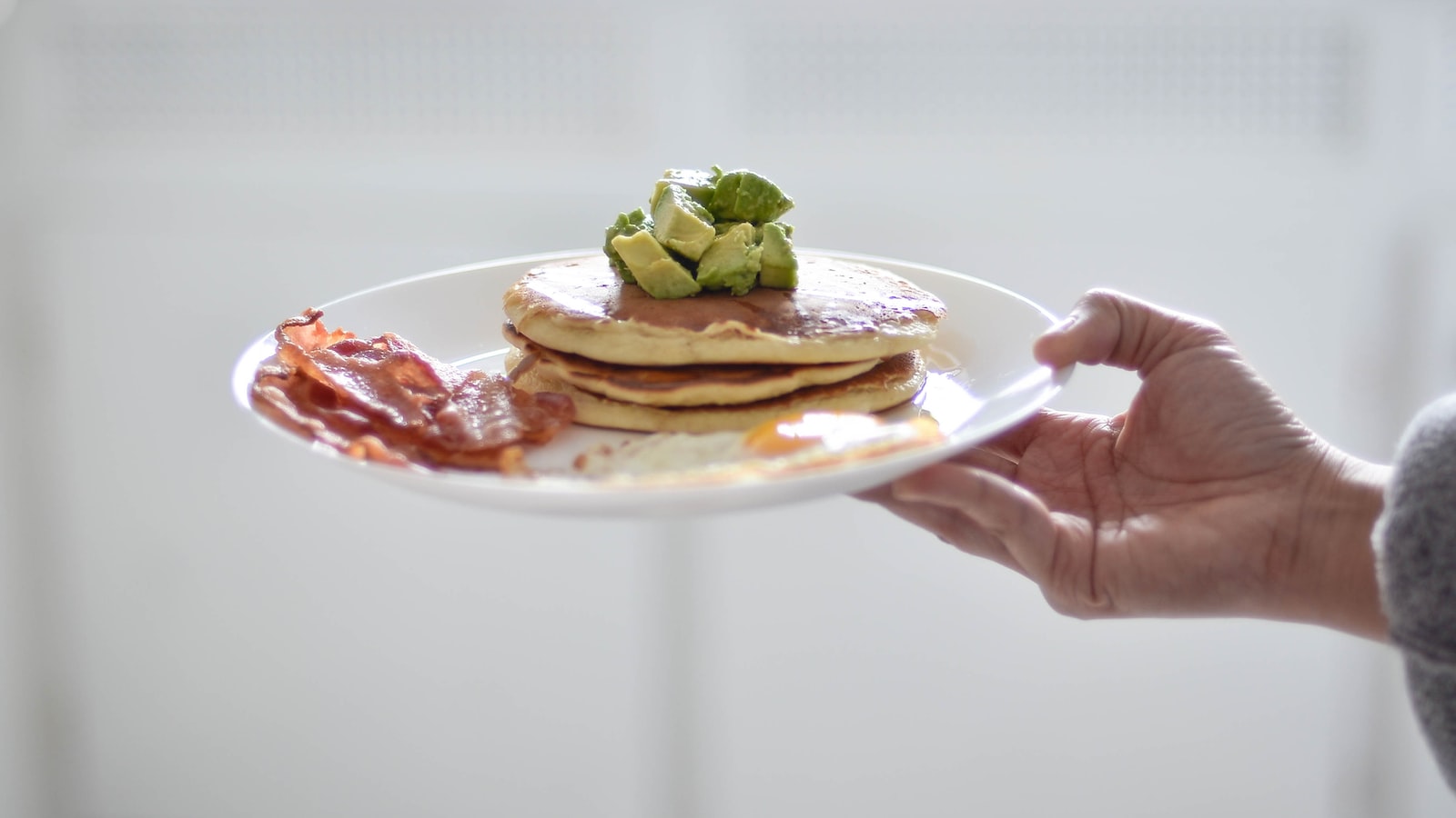 Visceral fat: Avocados target belly fat and ‘speed up’ fat burning, says nutritionist
